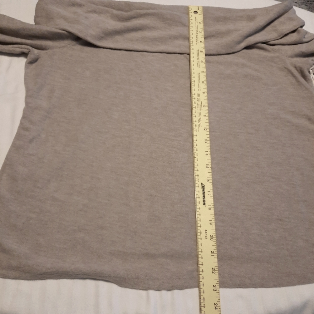 Off-Shoulder Sweater Size OX - Picture 9 of 13